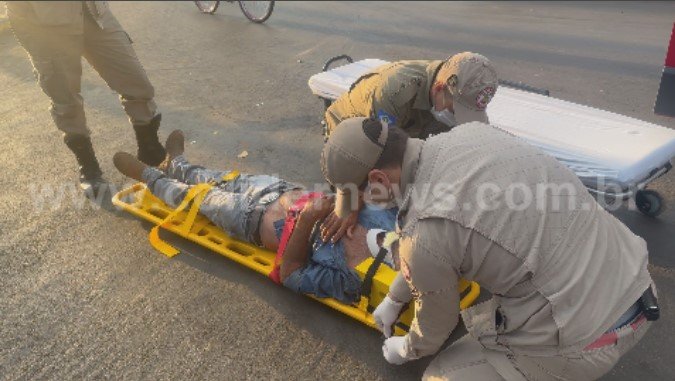Motociclista em Colíder e atropelado dentro da rotatória do Auto Posto Pit Stop 01. (Vídeo)