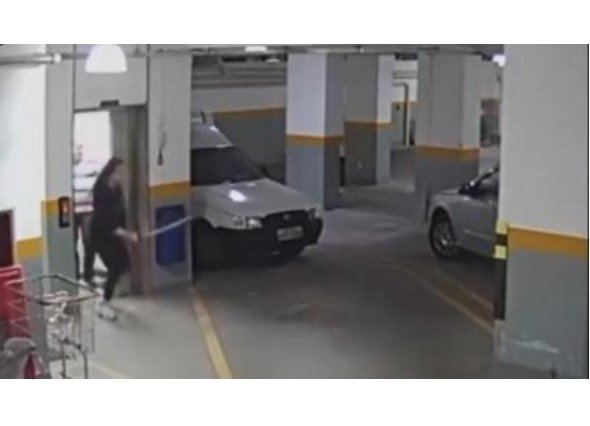 Morador afugenta ladrões com espada em Cuiabá