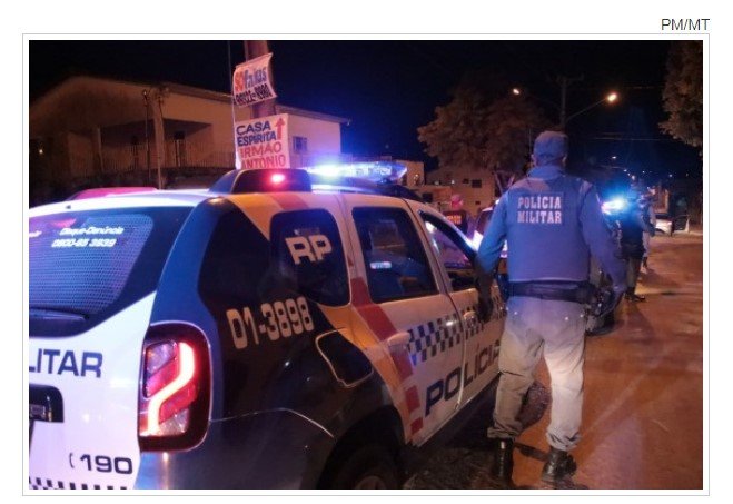 Esposa é suspeita de esfaquear marido cinco vezes durante bebedeira na capital.