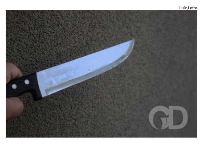 Homem tenta matar a esposa e a cunhada com golpe de faca