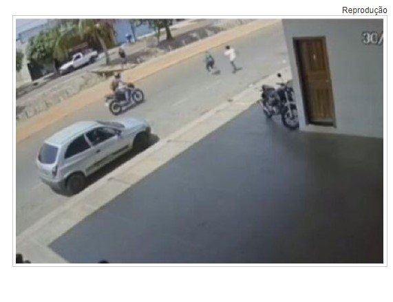Crianças saem correndo da calçada e são atropeladas por moto em Sinop