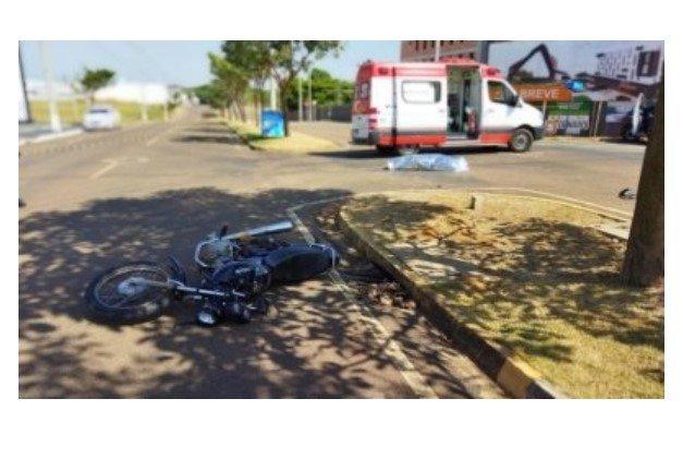 Piloto morre na hora ao bater motocicleta contra árvore em MT