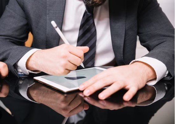 COLÍDER: Bandidos estão usando o nome de Adv para extorquir clientes.