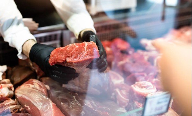 Dono de açougue e funcionários de distribuidora são presos pela Polícia Civil por furto de carga de carne