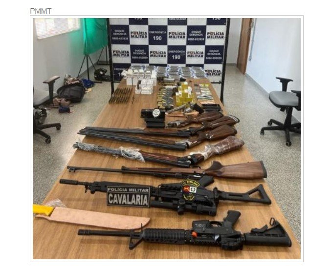 Polícia Militar recupera arsenal de armas e munições roubados de residência