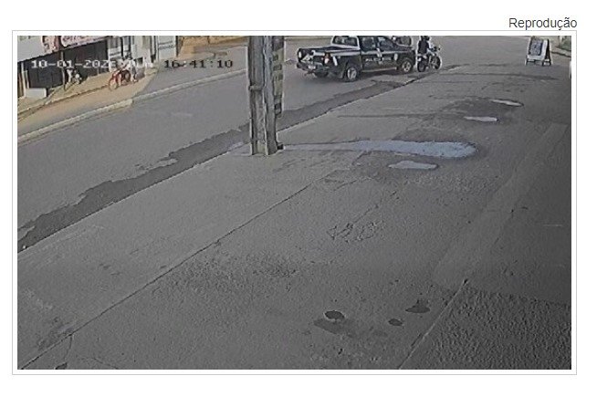 Vídeo: novas imagens mostram que viatura tentou abordar adolescente