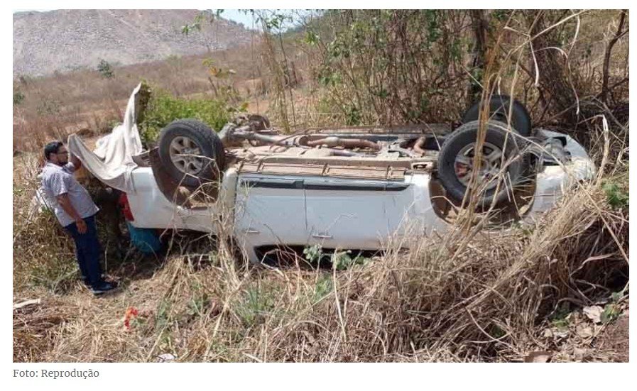 Caminhonete capota e deixa três feridos; Águia socorre criança de 5 anos