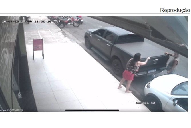 VÍDEO: Delegada atira na barriga de homem que mexeu em viatura e tentou tomar sua arma