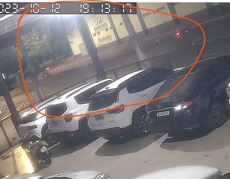 Motociclista capota feio após acidente entre duas motos no centro de Colíder. (Vídeo)