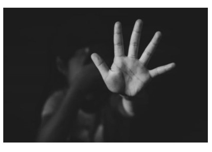Idoso é acusado de oferecer dinheiro e estuprar criança de 8 anos