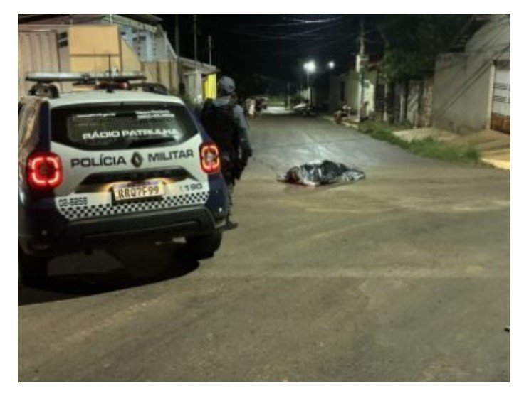 Em moto, dupla executa homem quando saia de casa, em cidade de MT.
