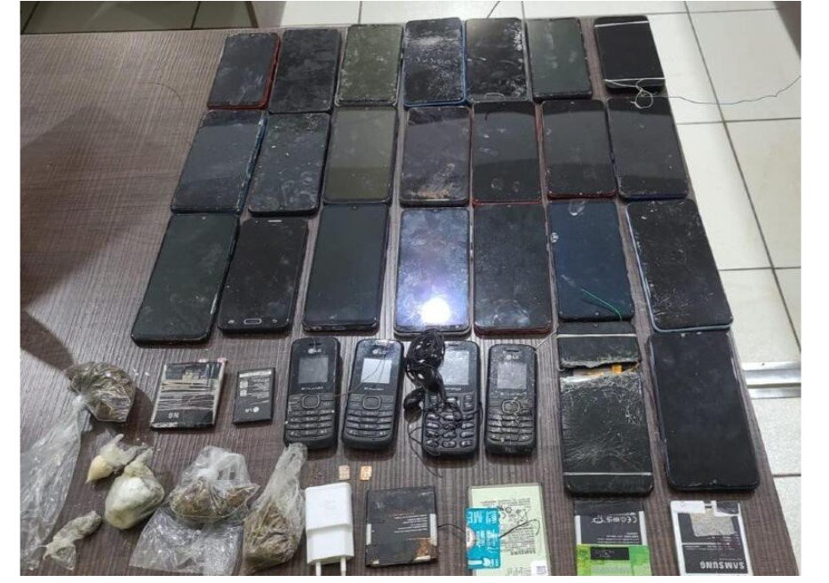 Policial penal é presa por tráfico em cadeia de MT