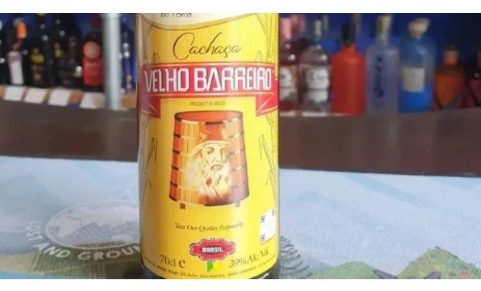 Homem morre após beber garrafa inteira de ‘Velho Barreiro’ furtada por ele de bar