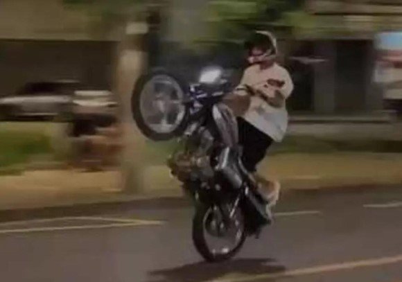 Menor empina, empina de Colíder, e apreendido após tombo e moto e presa pela polícia