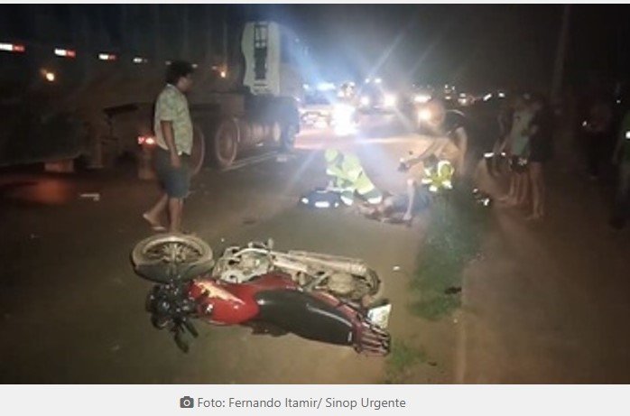 Condutor de moto bate de frente contra carreta e fica em estado grave em Sinop