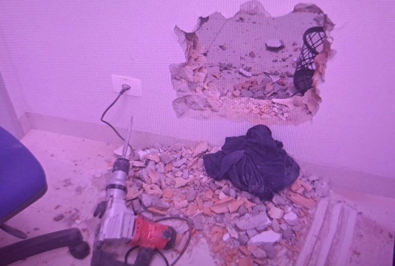 Quatro suspeitos de invadir agência bancária para furtar cofre são presos em flagrante em cidade de MT.