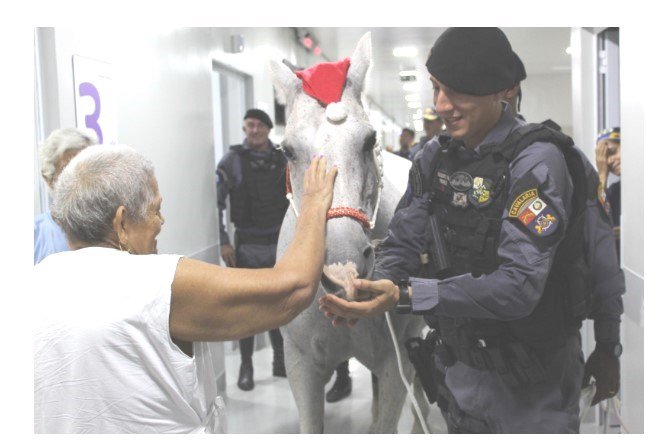 Cavalaria da PM leva alegria e descontração a pacientes do Hospital de Câncer de Cuiabá