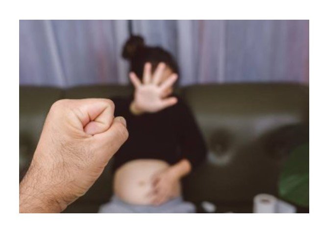 Bêbado chuta barriga da esposa grávida de 3 meses em MT