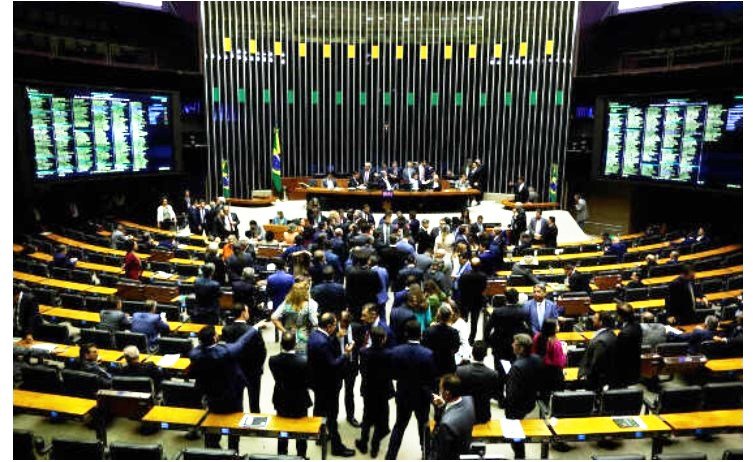 Congresso aprova emenda que proíbe recursos para cirurgia de redesignação sexual e aborto