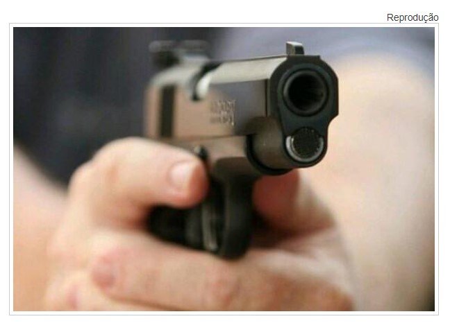 Homem se esconde em quarto para atirar em PM e morre durante confronto em MT