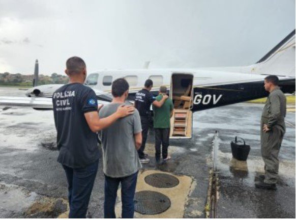 Com megaesquema de segurança, trio é transferido de MG para Cuiabá; veja vídeo