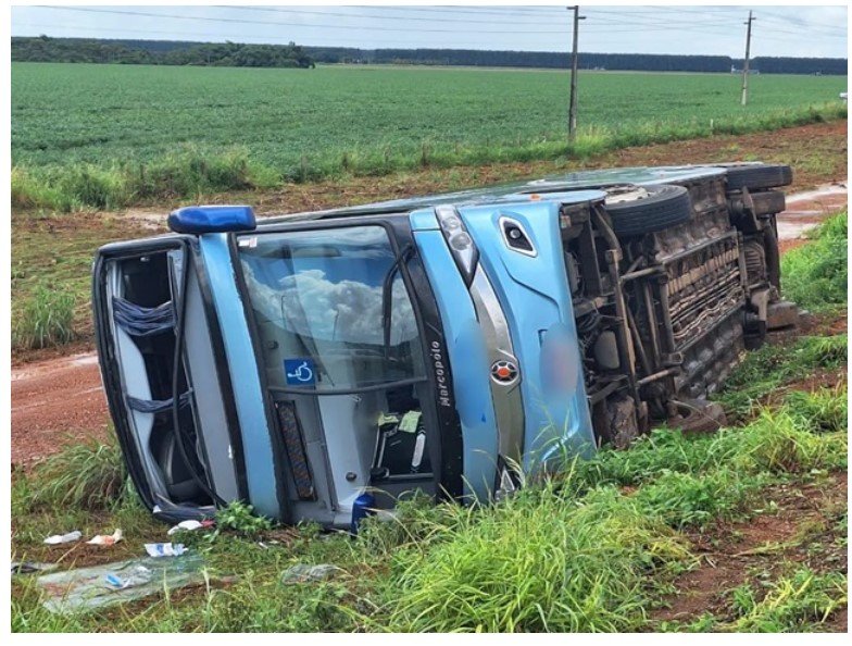 Lucas: Morre passageiro que ficou ferido após ônibus tombar em acidente na BR-163