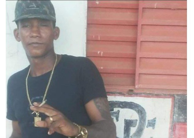 Homem abandona criança, tenta agredir PMs e é baleado na capital de MT.