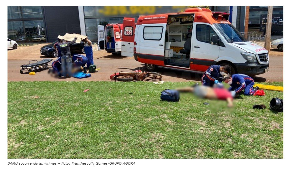 Motociclista morre após bater moto em poste; mulher e criança estavam na garupa e ficam feridas