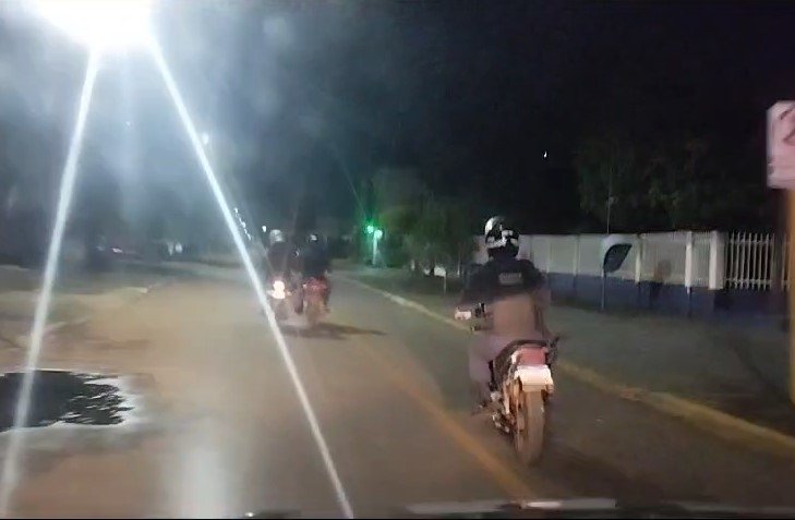 COLÍDER: Menores com gracinhas no centro da cidade voltam a pé para casa. (vídeo)