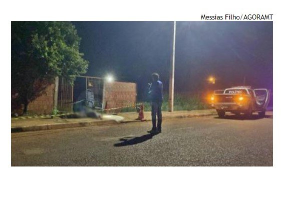 Homem é executado com 8 tiros na calçada de residência