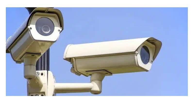 Motoristas usam tática audaciosa para fugir de multas de radar