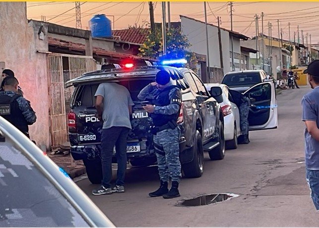 'Perseguição Policial em Várzea Grande: Suspeito Morto e Outro Preso em Confronto'