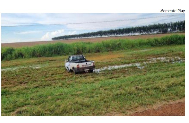 Idoso morre em acidente envolvendo carro e duas carretas na BR-070