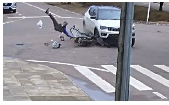 Sinop: Motociclista é arremessado e sofre fratura exposta em batida entre Biz e Jeep