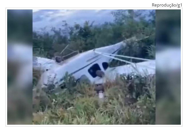 Avião agrícola cai em região de mata em Nova Xavantina e piloto sai ileso; veja vídeo