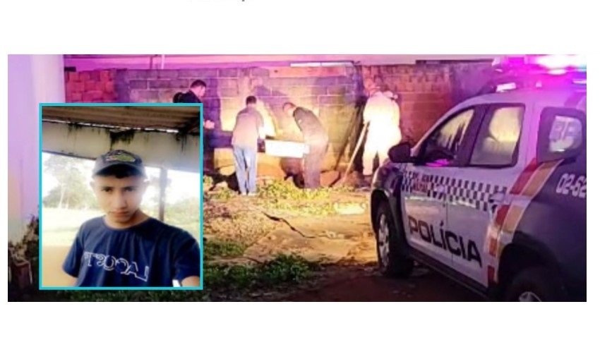Corpo de jovem de 24 anos foi encontrado em terreno baldio; Vitima foi morta a facadas.