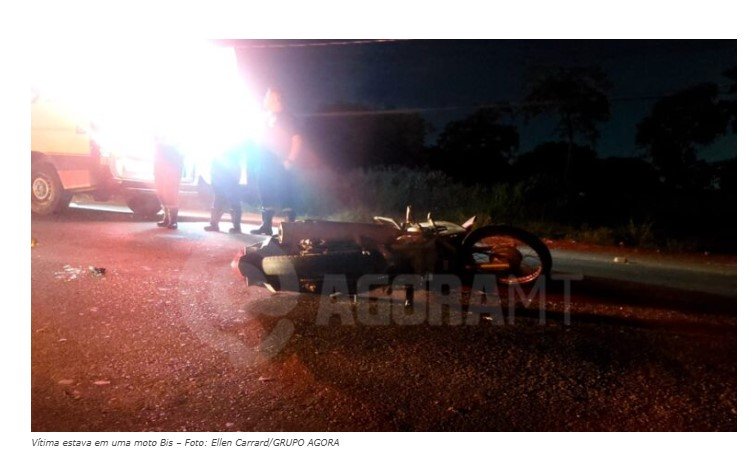 Motociclista morre após bater em caminhão que estava saindo de estacionamento