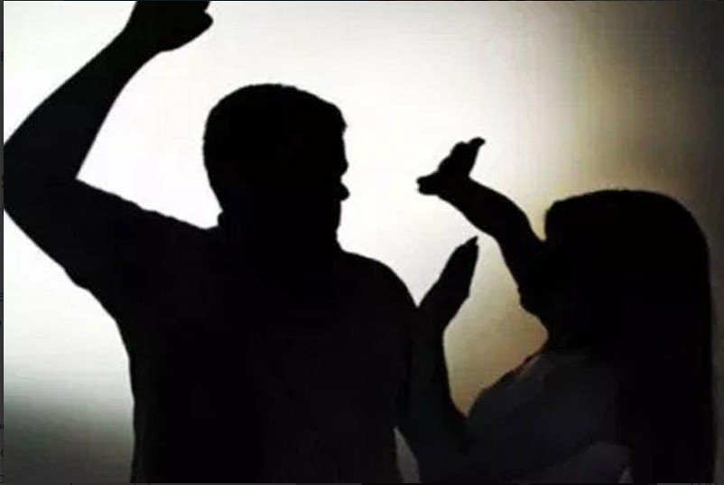 COLÍDER:Homem não aceita separação e fura pneus do veiculo e danifica TV da Vitima.