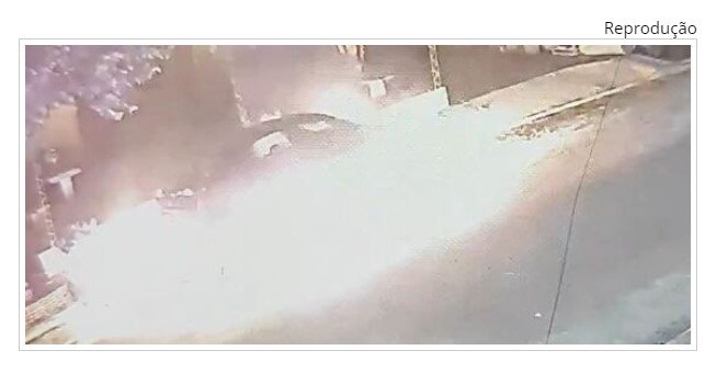 Câmera flagra homem ateando fogo em carro de empresária em Juína; veja vídeo
