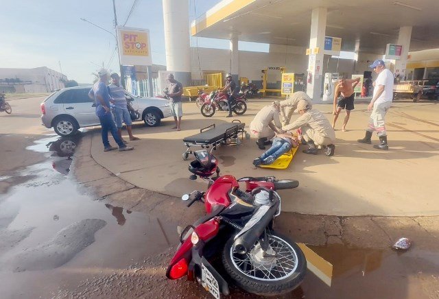 COLÍDER: Acidente envolvendo moto e carro, leva motociclista para o hospital. (Vídeo)