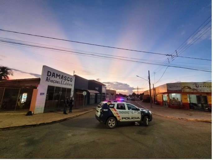 PM ENCONTRA GRANADAS AO LADO DE ESTABELECIMENTO COMERCIAL NA TARDE DE HOJE EM CÁCERES; BOPE É ACIONADO