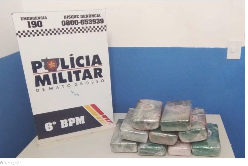 Mulher é presa pela Polícia Militar com nove tabletes de maconha
