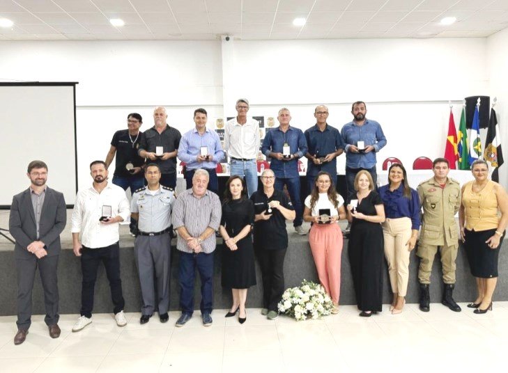 Policiais de Alta Floresta têm trabalho reconhecido com entrega de medalhas