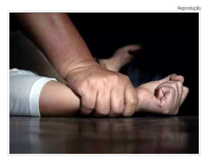 Adolescente de 17 anos é trancada em banheiro de residência para ser estuprada por homem
