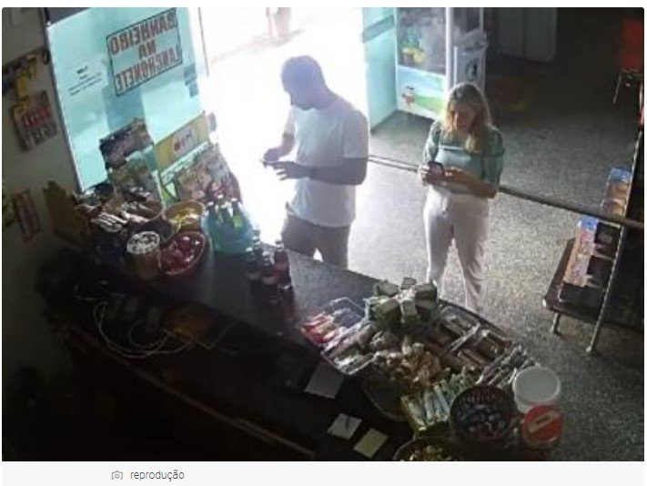 Mãe e filho são flagrados comprando bebidas em conveniência após homicídio em Peixoto de Azevedo MT