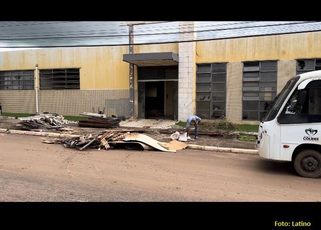 COLÍDER: Iniciado a reforma do prédio, que vai abrigar Hospital Municipal, esqueceram da falta de medicos e enfermeiros. (Vídeo)