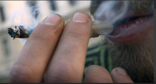 Menor morre após fumar maconha com colegas em escola