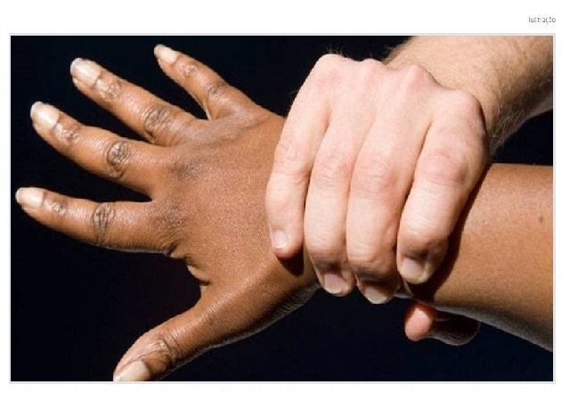 Homem denuncia racismo após suspeito se irritar com obra: 'Negro safado'