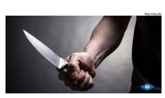 Homem é preso por esfaquear a namorada no peito