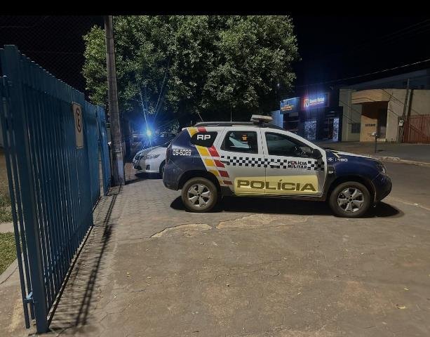Traficante escapa da Policia de Colíder e dispensa invólucros de drogas.